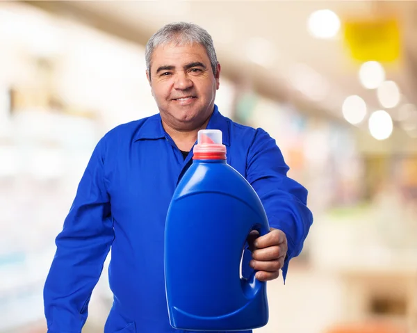 Mechanic holding oil bottle — Stock Photo, Image