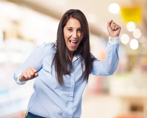 Mujer joven bailando — Foto de Stock