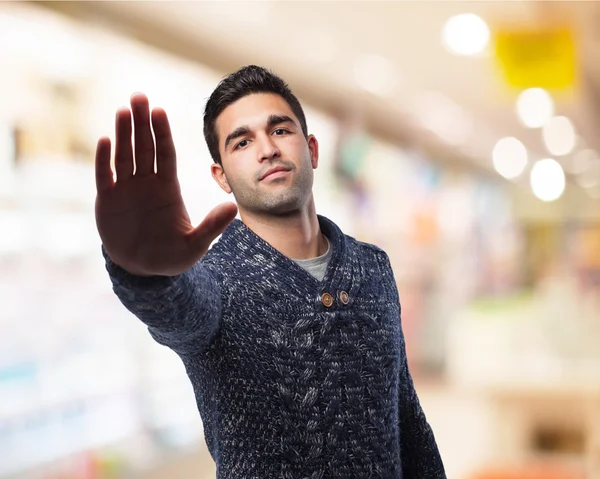 Homem mostrando parar gesto — Fotografia de Stock