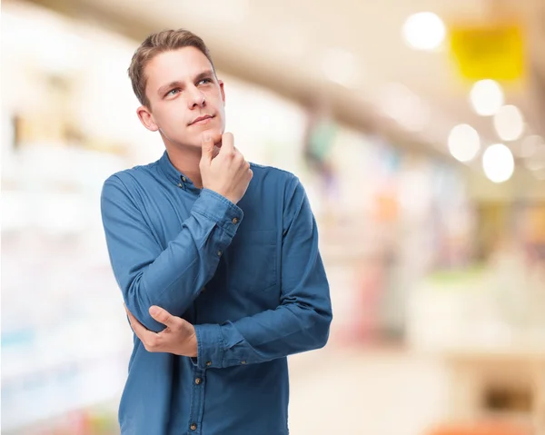 Ung man tänker — Stockfoto