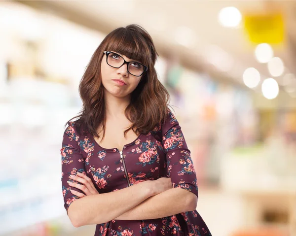 Nachdenkliche junge Frau — Stockfoto