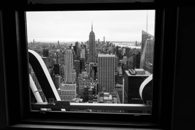 Brooklyn Köprüsü, Empire State Binası ve Manhattan sokakları gibi ikonik simgelerin yer aldığı New York Citys kentsel manzarasının yüksek çözünürlüklü fotoğrafı. Seyahat, şehir hayatı, mimari ve şehir yaşam tarzı projeleri için mükemmel. Web için ideal