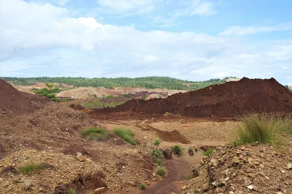 Attività Mineraria Aperta Del Nichel Eliminando Terreni Utilizzando Escavatori Asse — Foto Stock