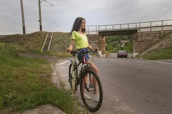 Riding Bike City Girl Walking Her Bike Side Road Some — Stock Photo, Image