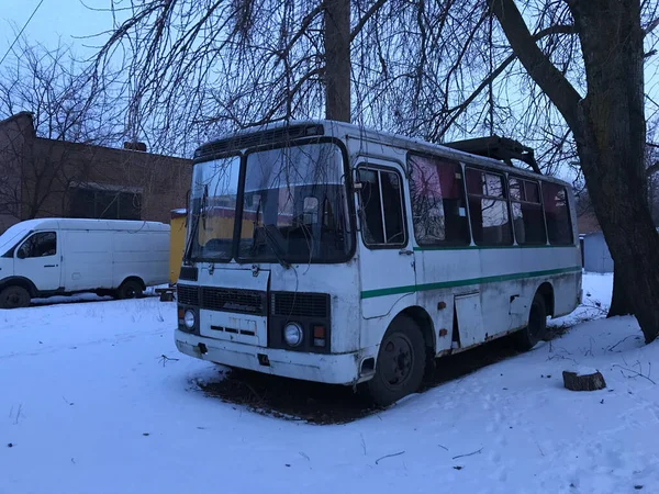 Старый Заброшенный Автобус Фотография Старого Советского Автобуса Паз Снят Логотип — стоковое фото