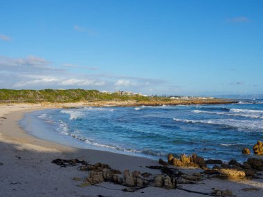 Muhteşem Onrus sahnesi. Hermanus. Balina Sahili. Overberg. Batı Burnu. Güney Afrika