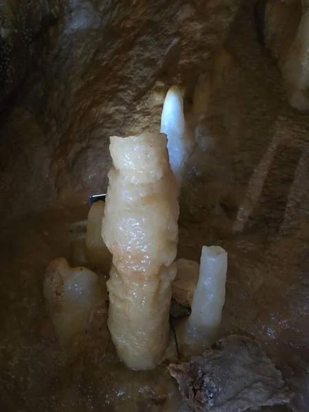 Bir kaya oluşumunun yakın plan çekimi.