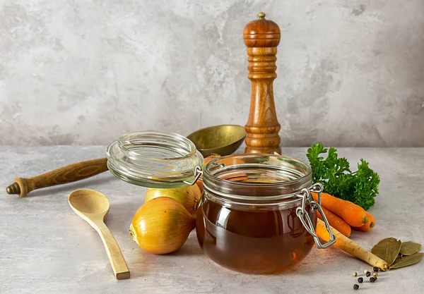 Domácí Hovězí Vývar Ingrediencemi Obsahuje Minerály Zdravé Živiny Včetně Vitaminů — Stock fotografie