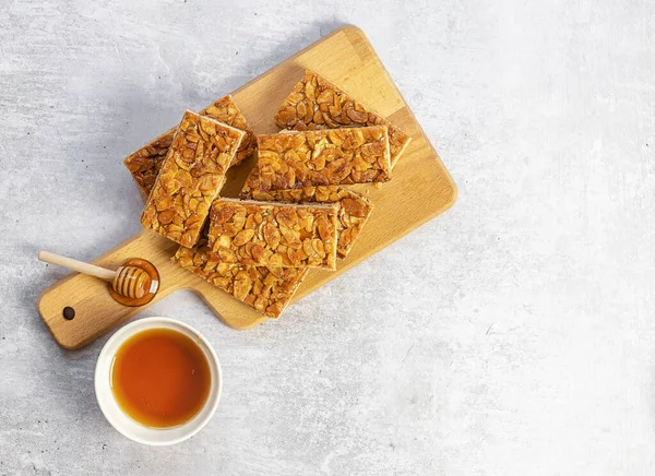 Florentinos de almendras o picadura de abeja, galletas finas cubiertas con miel — Foto de Stock