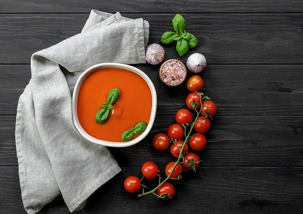 Tomato cream soup on wooden table. Vegetarian recipe, healthy lunch — Stock Photo, Image