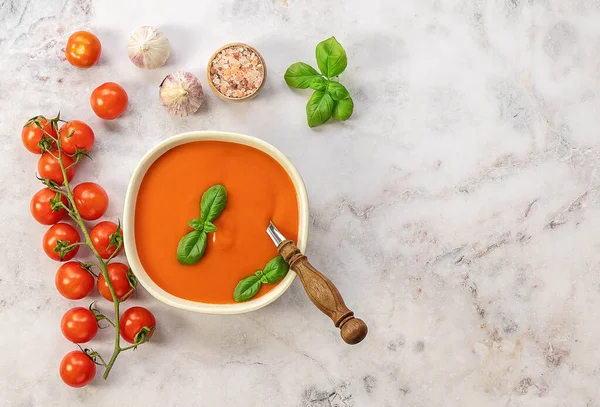 Vegetarian recipe, healthy lunch. Tomato cream soup — Stock Photo, Image