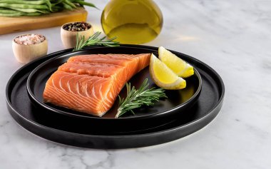 Taze çiğ Atlantik somonu. Büyük bir Omega-3 yağ asidi ve protein kaynağı. Keto diyeti, sağlıklı yiyecekler. 