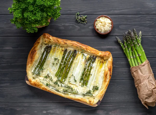 Puff Pastry Tart Green White Asparagus Parmesan Cheese Healthy Food — Stock Photo, Image