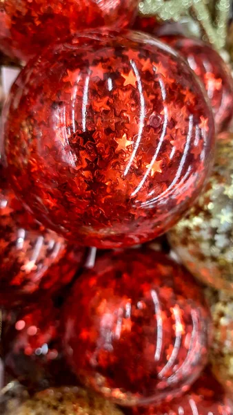 色彩艳丽的圣诞球或装饰品的分类 圣诞节背景 — 图库照片