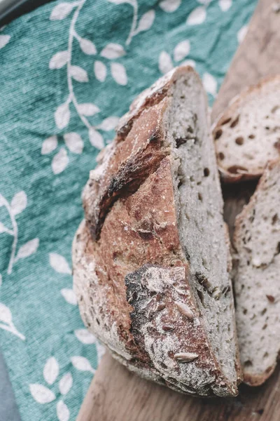 Fresh Whole Grain Bread Cutting Board Slices Bread Grains Wooden — Stock Photo, Image