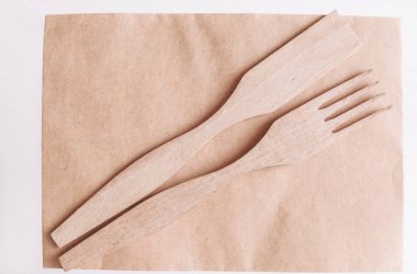 Ahşap mutfak aletleri, spatula, kaşık, çatal, doğal bir arkaplan. Tahta ürün. Ekolojik ürün kesinlikle güvenli ve temiz bir çevredir.