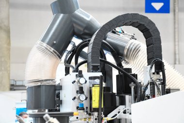 Kiev, Ukrayna, 5 Mart 2021. Panelde Altendorf.Mobilya üretiminde kullanılan modern materyallerin format kesimi için ekipman bulundu. Kiev 'de mobilya sergisi. Yazı