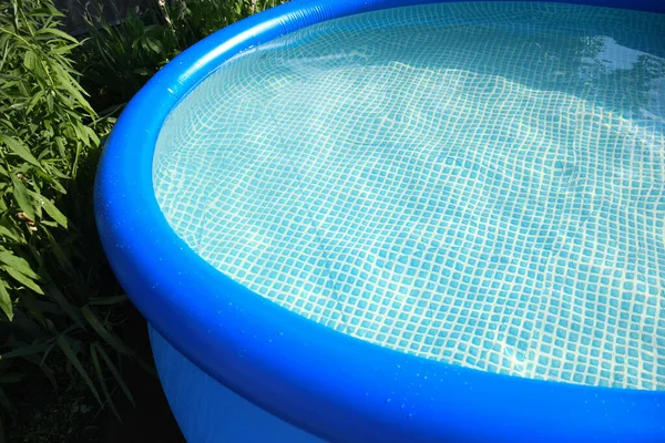 Openlucht Opblaasbaar Zwembad Met Blauw Helder Water — Stockfoto