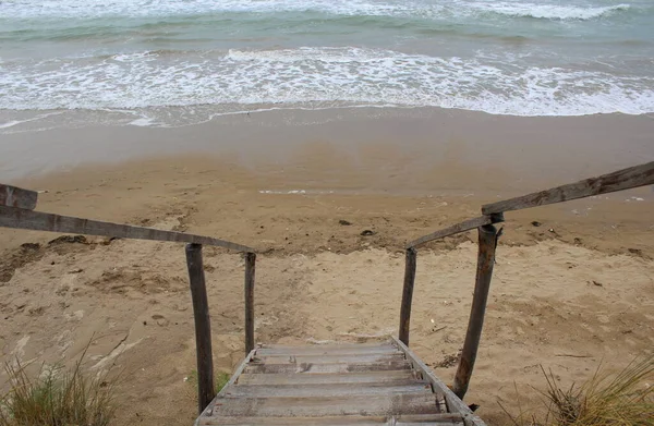 Vågor Stranden Vid Havet Sommardag — Stockfoto