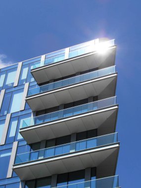 Milan, İtalya - 30 Ekim 2020 - İtalya 'nın Milano şehrinde gökdelen - Ofis ve İş Dünyaları