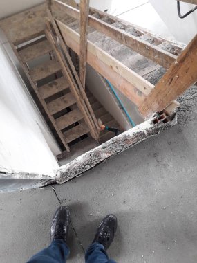 Sonbaharda inşaat sahasında çalışma devam ediyor.