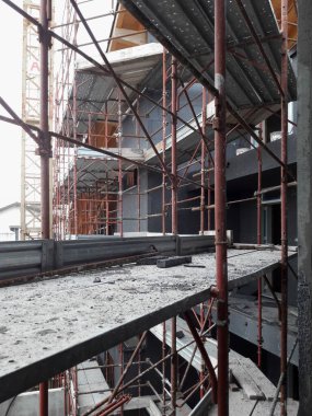 Sonbaharda inşaat sahasında çalışma devam ediyor.