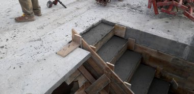 Kış mevsiminde inşaat alanında çalışma devam ediyor - iş