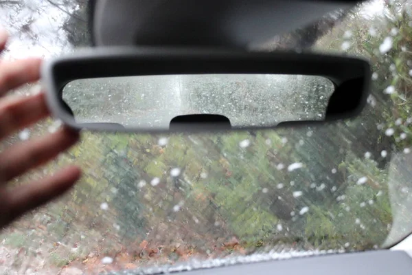 Зеркало Заднего Вида Автомобиля Вождение Время Снегопада Сельской Местности — стоковое фото