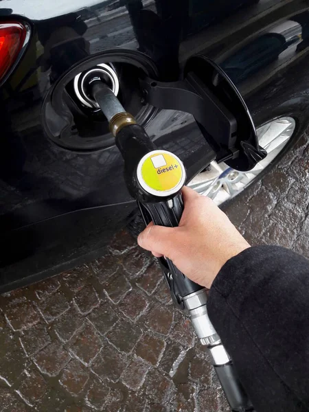 Faire Carburant Diesel Sur Les Pavés Avant Partir Pour Long — Photo