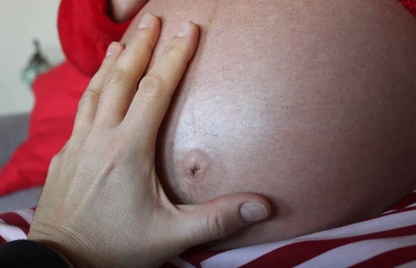 Gravid Kvinna Väntar Sitt Älskade Barn — Stockfoto