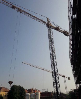 Kış mevsiminde inşaat alanında çalışma devam ediyor - iş