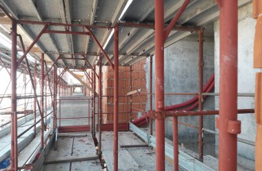 İnşaat sahasında çalışma devam ediyor - iş