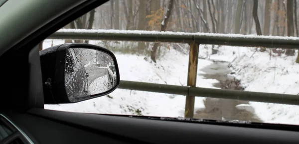 Jazda Śniegu Zimą Niebezpieczne — Zdjęcie stockowe