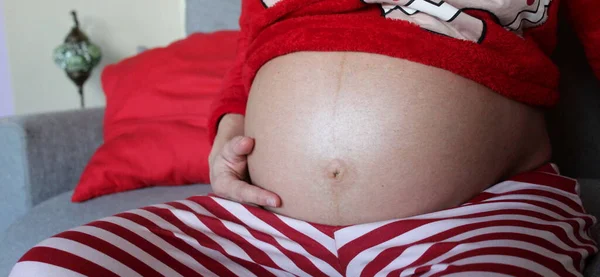 Belly Gravid Kvinna Som Väntar Sitt Älskade Barn — Stockfoto