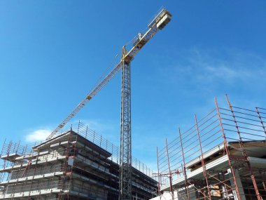 Baharda inşaat sahasında çalışma sürüyor