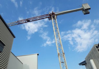 Baharda inşaat sahasında çalışma sürüyor