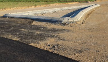 Bir bahar günü yol çalışmaları devam ediyor.