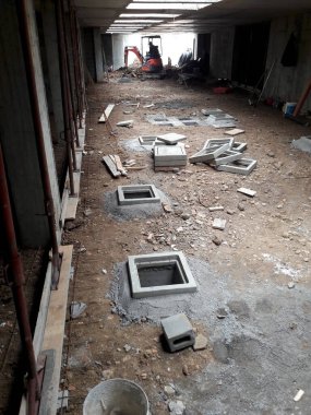 İnşaat alanının bodrumunda çalışma sürüyor.