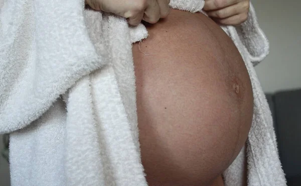 Gravid Kvinna Väntar Sitt Älskade Barn — Stockfoto