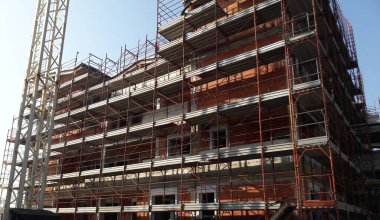 Baharda inşaat sahasında çalışma sürüyor