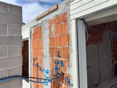 İnşaat alanında çalışma sürüyor.