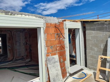 İnşaat alanında çalışma sürüyor.