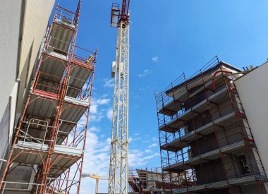 İnşaat alanında çalışma sürüyor.