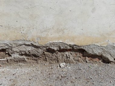 Yükselen nemden kaynaklanan binalara hasar