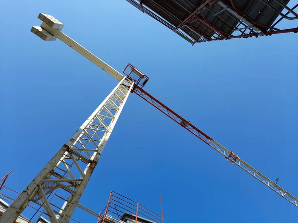 İnşaat alanında çalışma sürüyor.