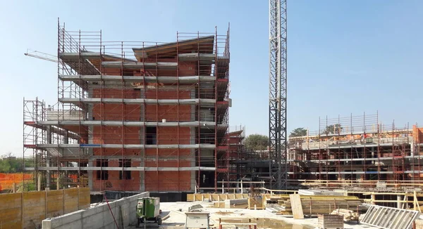 Tatilden döndükten sonra şantiyede çalışmaya devam edilmesi