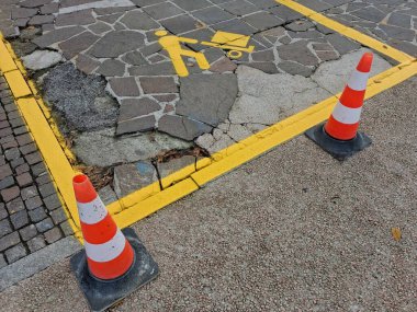 Loading and unloading parking for commercial businesses in the historic city center
