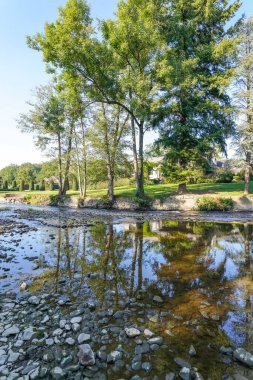 Parktaki gölün güzel manzarası
