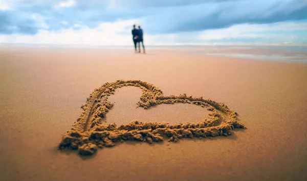 Herzsymbol Sandstrand Liebeskonzept — Stockfoto