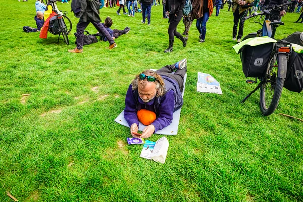 Brussels Belgium May 2021 Revellers Brussels Bois Cambre Park Covid — Stock Photo, Image